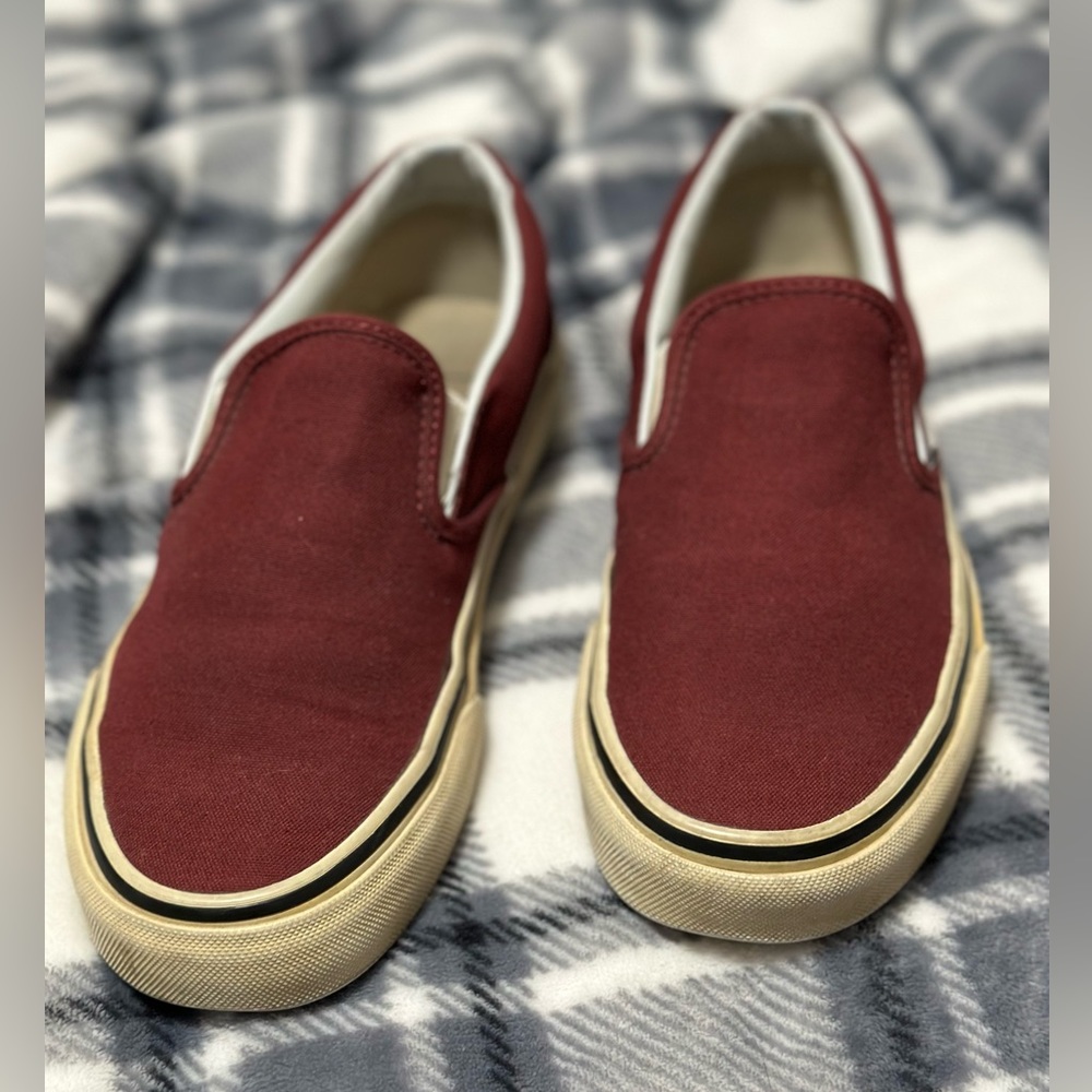 Classic Slip-on  Burgundy Size Women 6.5, Men 5.0